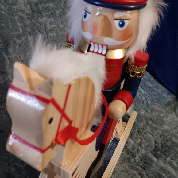 Nutcracker Wood - Picture 8 of 9